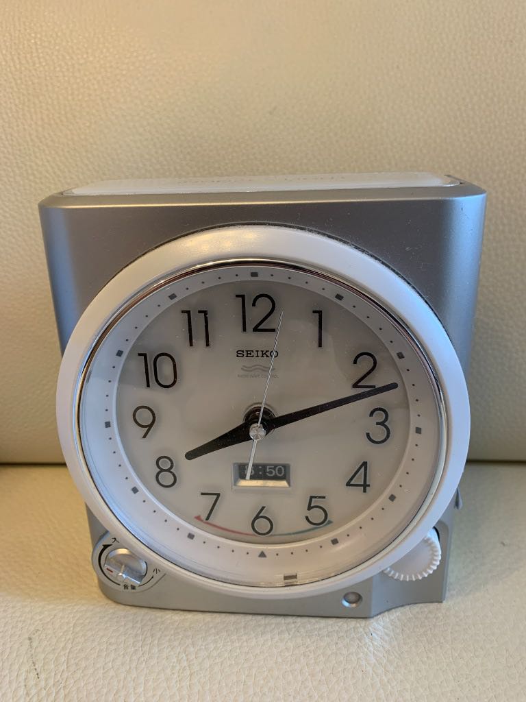 Seiko Radio wave Clock (Alarm Volume Control), 傢俬＆家居, 家居裝飾, 時鐘- Carousell