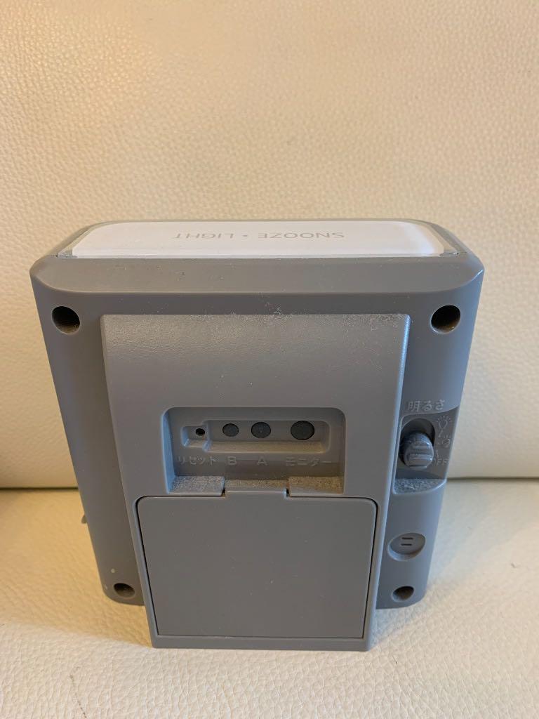 Seiko Radio wave Clock (Alarm Volume Control), 傢俬＆家居, 家居裝飾, 時鐘 Carousell