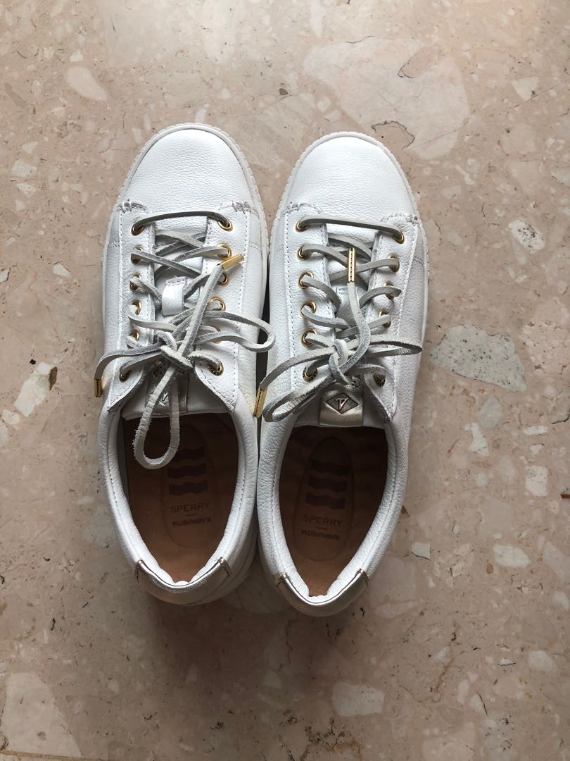 White top sneakers sperry