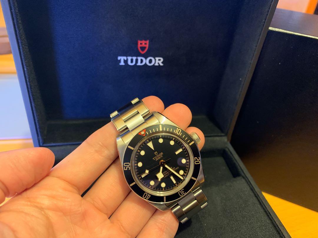 The Tudor Black Bay Fifty-Eight 39mm Face-to-Face with the 41mm Version -  Monochrome Watches