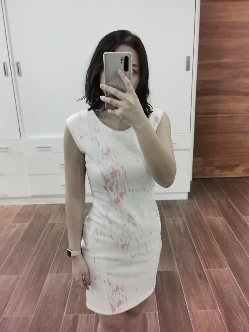 White dress with pink design (Category: Dresses) located in Manila. Submitted by sgo713 (Listing ID 1096730534, Image 1). Description: .
