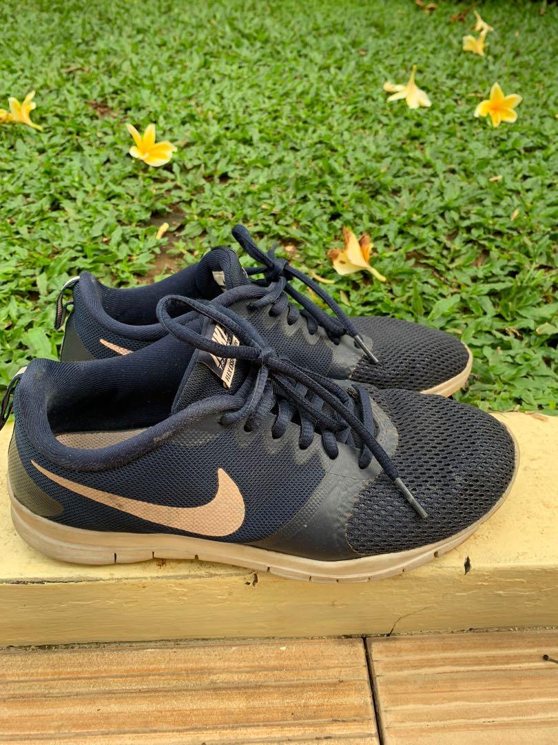 nike flex essential tr
