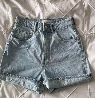 Zara light denim jean shorts size 2