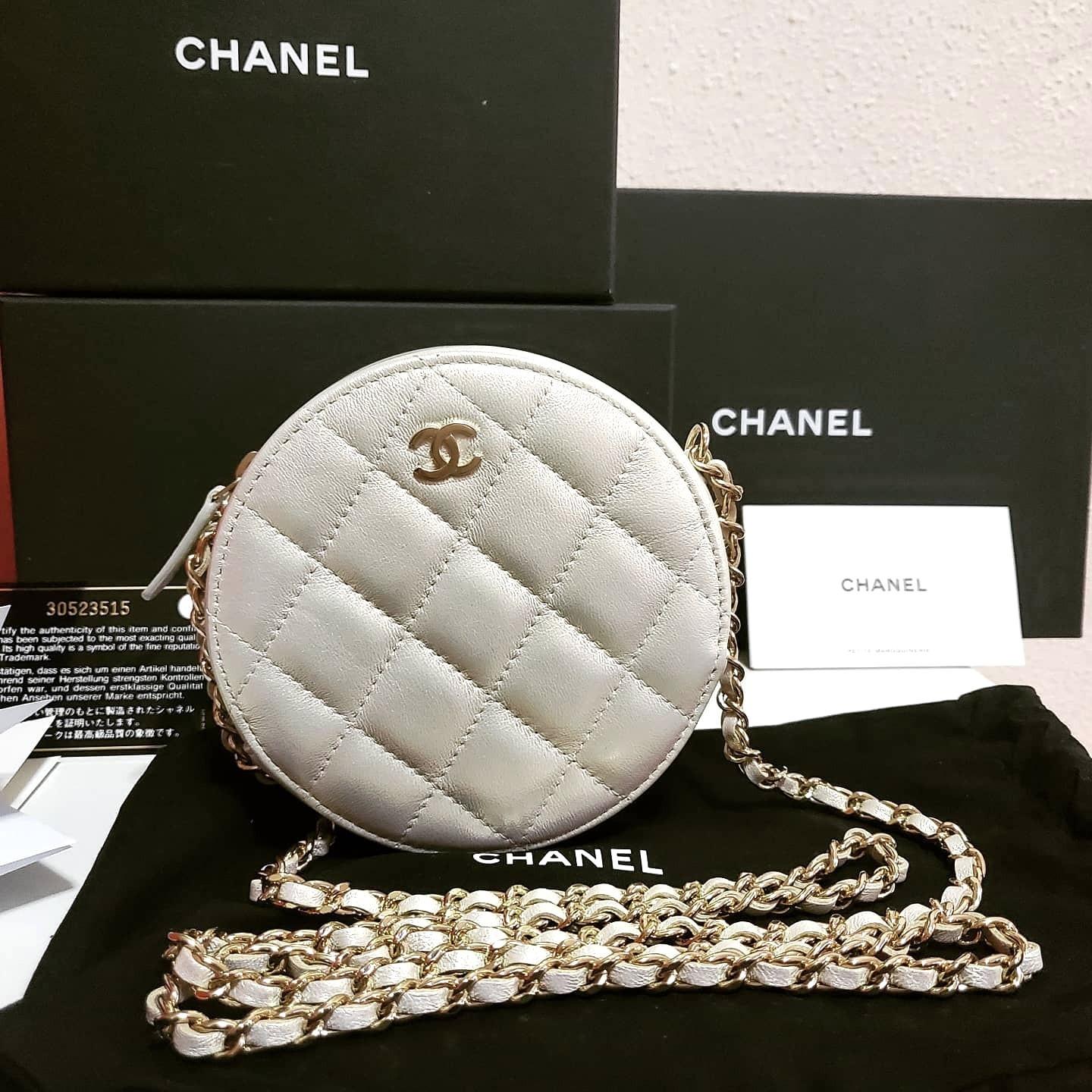✔️💯 [BRAND NEW+local receipt ] CHANEL 20B Series Ivory Iridescent🦄 Quilted  Round Clutch Chain GHW, Luxury, Bags & Wallets on Carousell