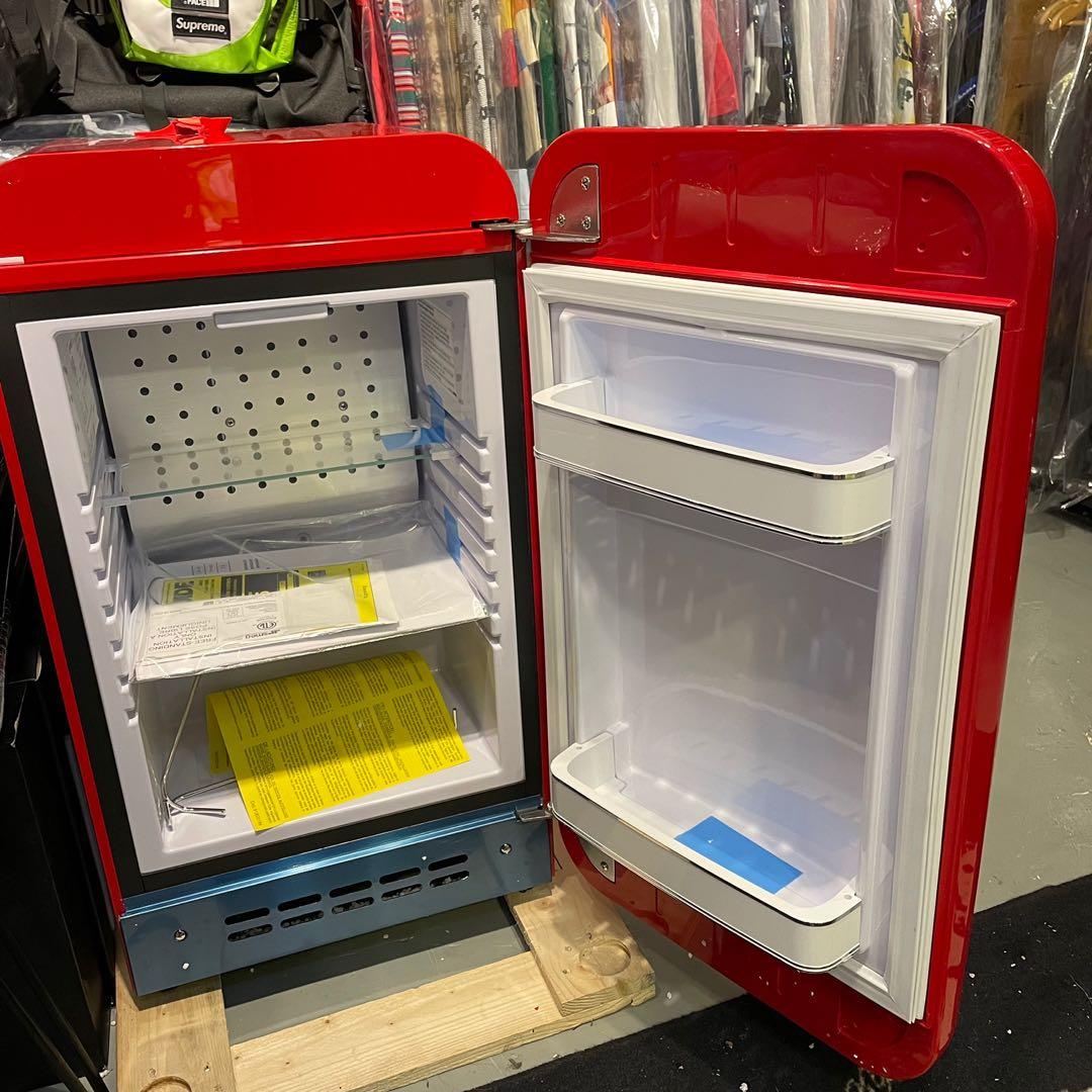 實體店交收 Supreme SMEG mini fridge refrigerator made in Italy 雪櫃, 電視及其他電器