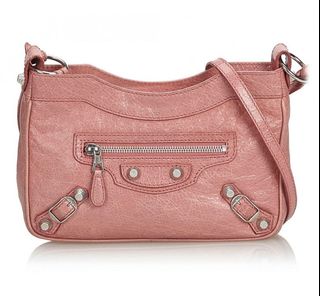 (Category: ) located in . Submitted by branded_luxe (Listing ID 1096978692, Image 1). Description: .