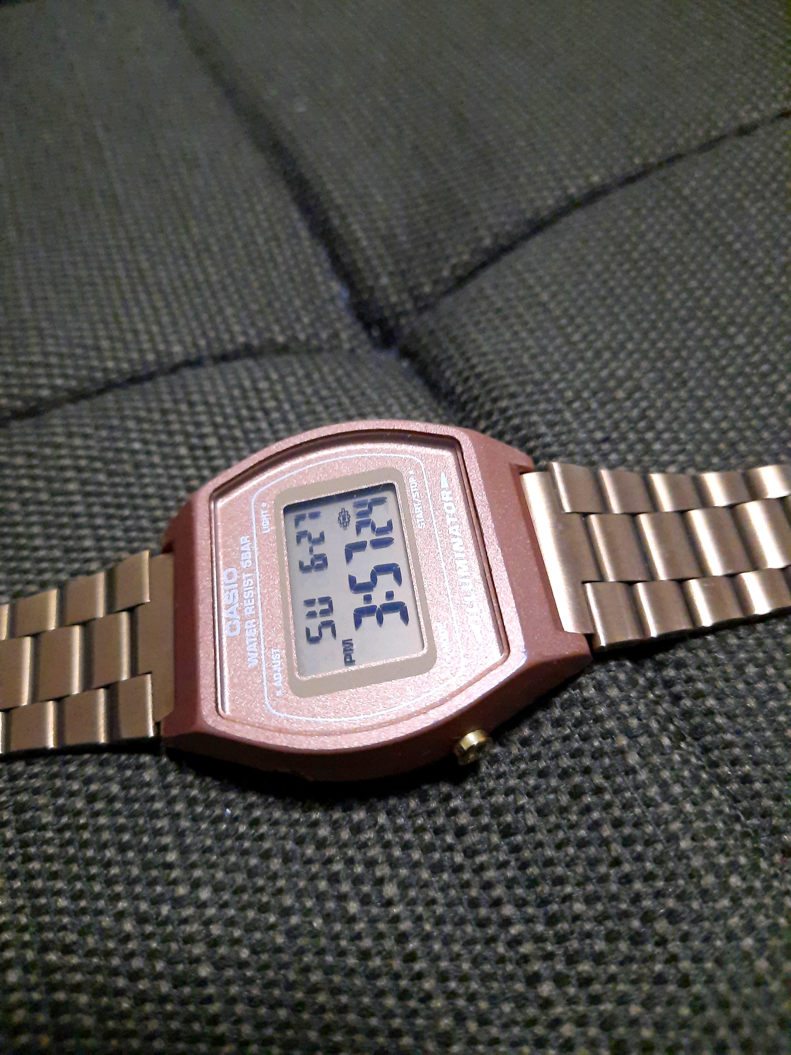 casio b640w rose gold