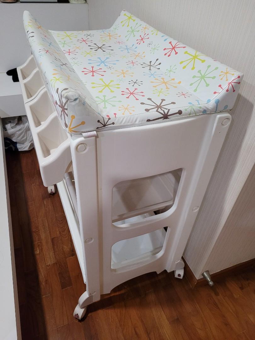 Changing table with bathtub, Babies & Kids, Baby Nursery & Kids