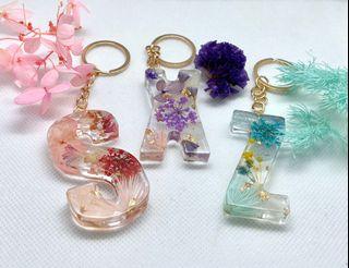 Flower resin keychain