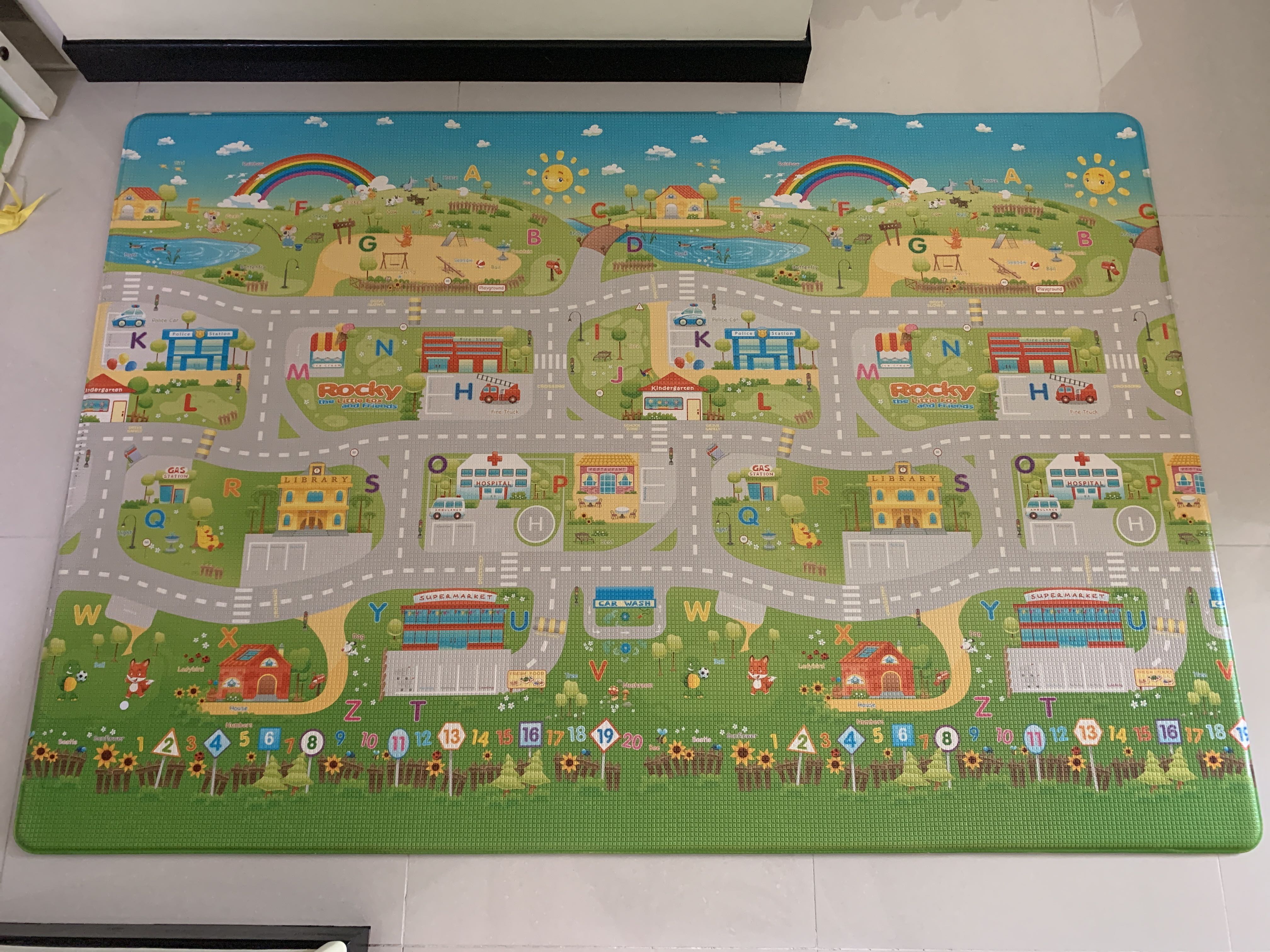 FREE DELIVERY Dwinguler Playmat Reversible Made in Korea, Babies