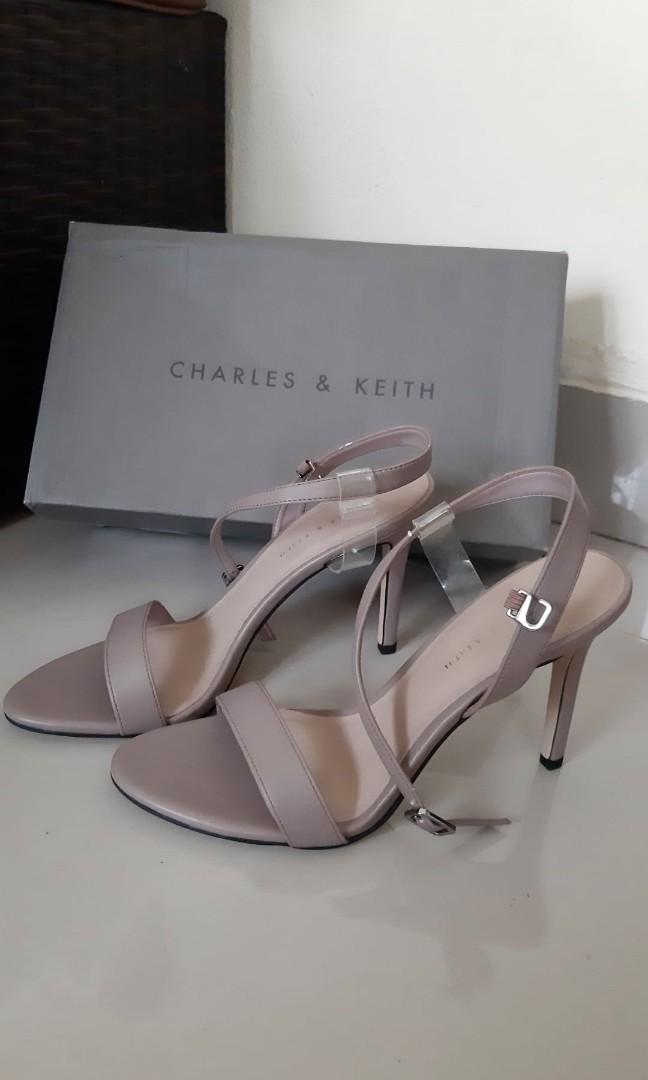 Heels charles n keith new, Fesyen 