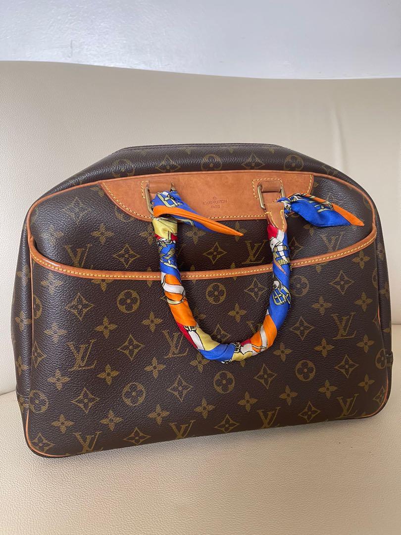 Louis Vuitton Deauville Monogram tote (Category: Luxury Bags & Wallets) located in Paranaque City. Submitted by studio0803ph (Listing ID 1096964016, Image 1). Description: No inclusions 100% authentic.