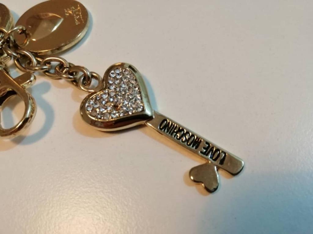 Love moschino sale keyring