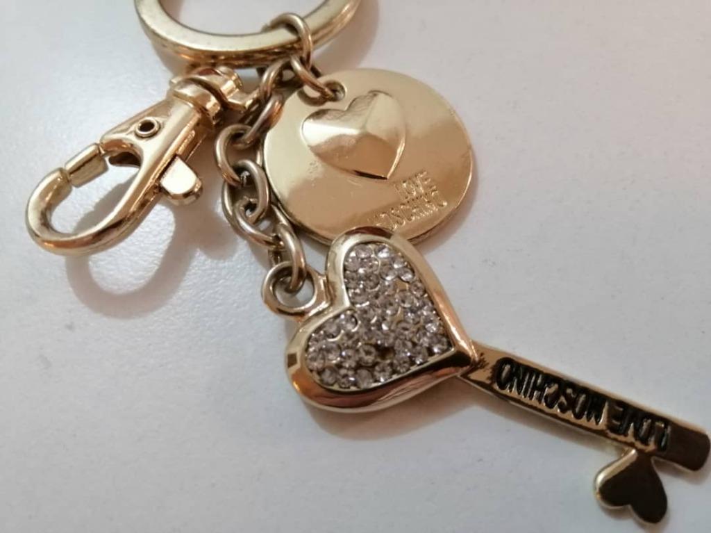 Love best sale moschino keyring