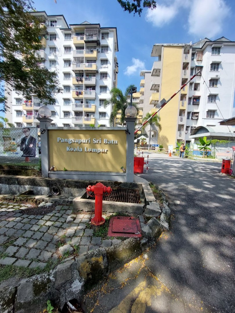 Pangsapuri Sri Batu Taman Industri Bolton Batu Caves Property For Sale On Carousell