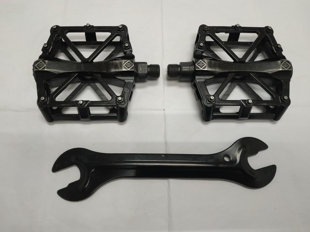 Preloved Loocower Base Camp Bicycle Cycling Bike MTB Pedals Sports Equipment Bicycles Parts Parts Accessories on Carousell