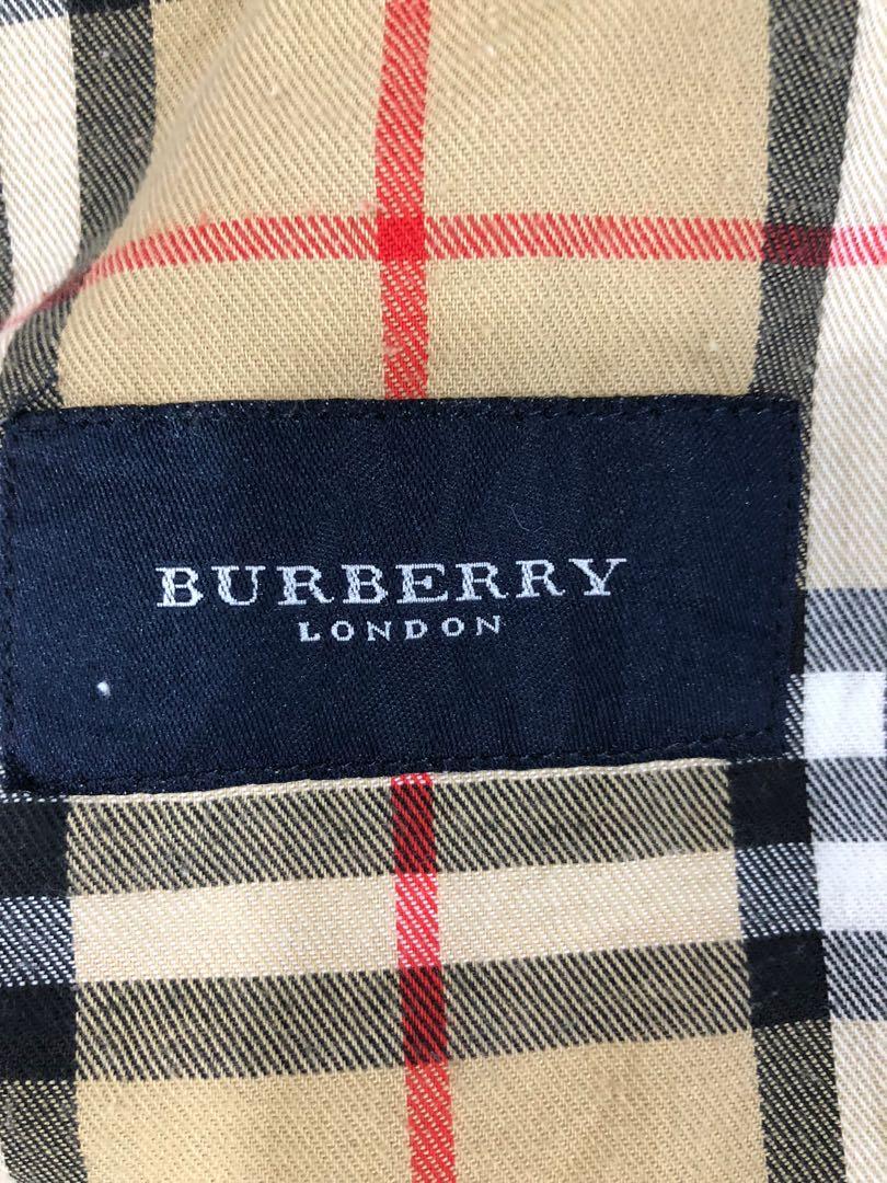 Pre-owed mini puffer coat (Category: Others Tops) located in Manila. Submitted by imjunelo (Listing ID 1097121163, Image 3). Description: Fit from Small to Medium frames.