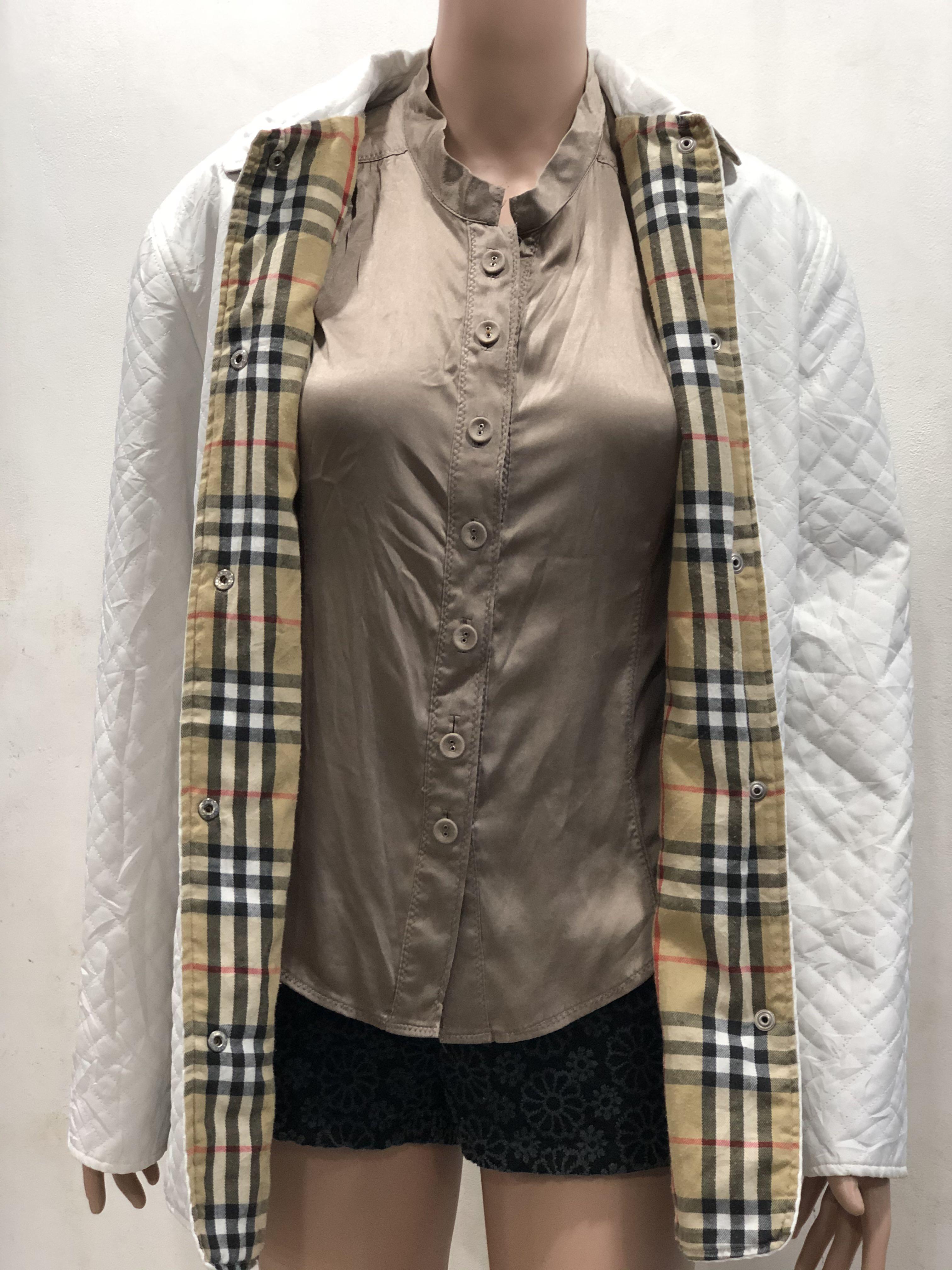 Pre-owed mini puffer coat (Category: Others Tops) located in Manila. Submitted by imjunelo (Listing ID 1097121163, Image 1). Description: Fit from Small to Medium frames.