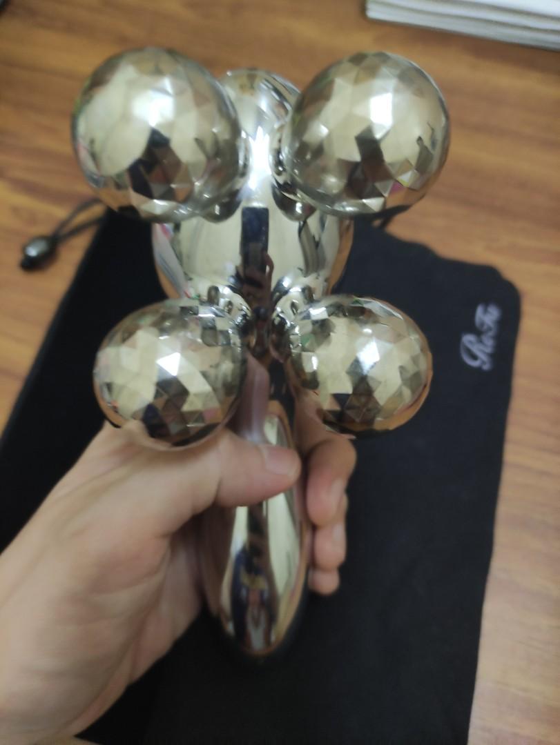Refa 4 Carat Massager (Category: Face Care) located in Quezon City. Submitted by jal_c (Listing ID 1096980088, Image 2). Description: Refa 4 carat massager for face and body comes with pouch and cleaning cloth used but not abused sf/df c/o buyer.