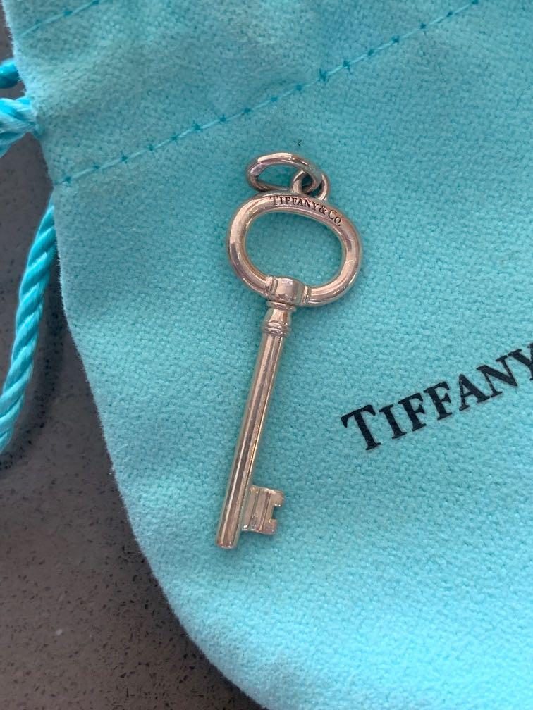 Co sterling silver oval key pendant 