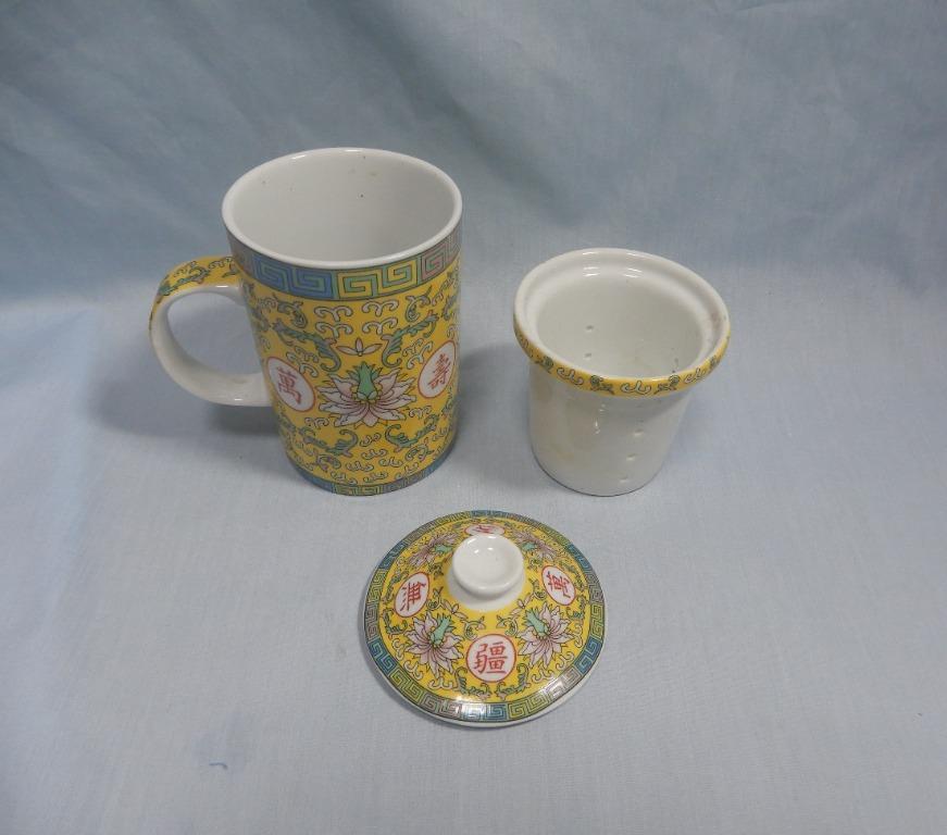Vintage Chinese porcelain tea cup mug strainer lid circa late 20 Century unused