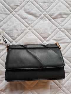 (Category: ) located in . Submitted by imeldascloset (Listing ID 1097015868, Image 1). Description: .