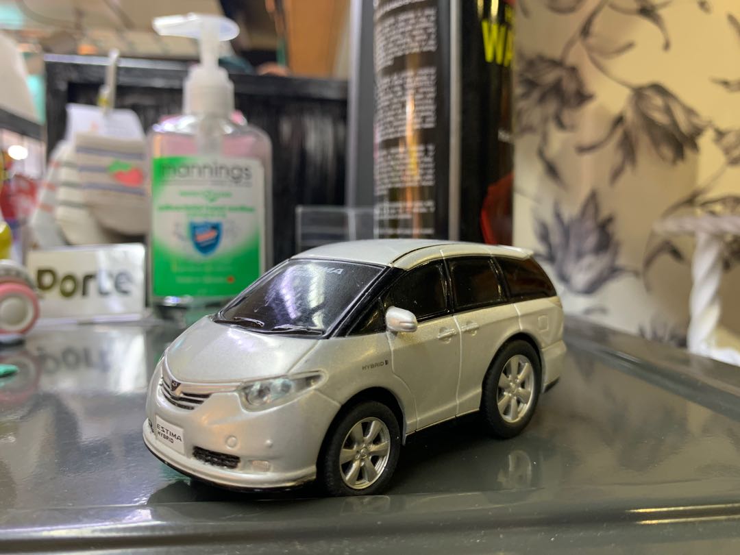 1 30 Toyota Estima Hybrid 豐田原廠回力車銀色 興趣及遊戲 玩具 遊戲類 Carousell