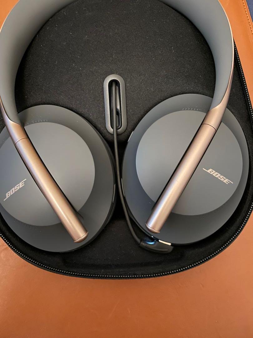 Bose NC 700 with Charging Case Grey Gold Limited Edition