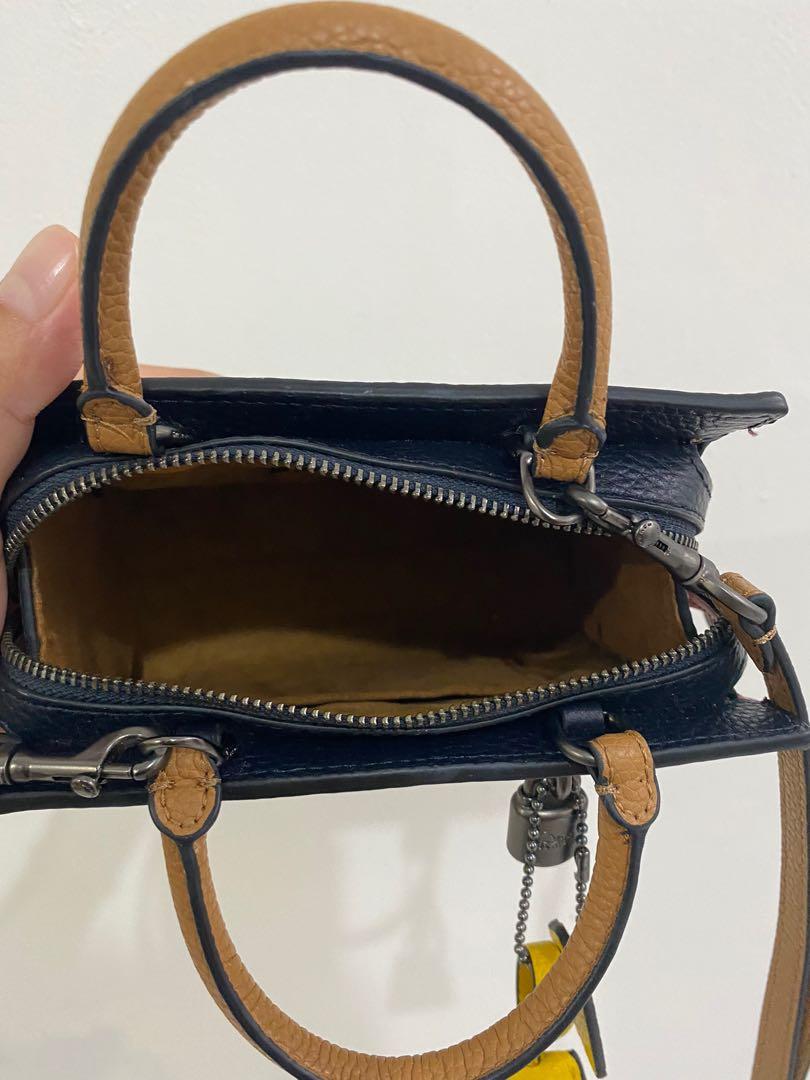 Coach Micro Zoe Crossbody, Barang Mewah, Tas & Dompet di Carousell