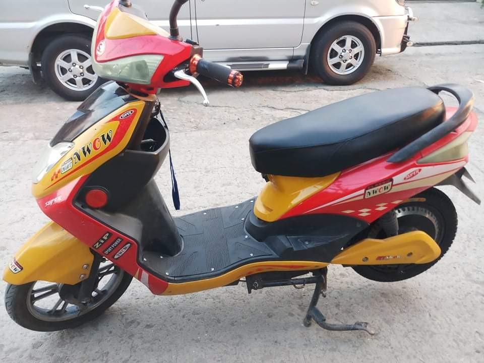 E-bike (electric bike) ARS (Category: Motorbikes for Sale) located in Paranaque City. Submitted by elarr (Listing ID 1097147176, Image 2). Description: Lady-driven around the neighborhood lang. New battery New tire With key duplicate Free helmet Contact 09338672013.