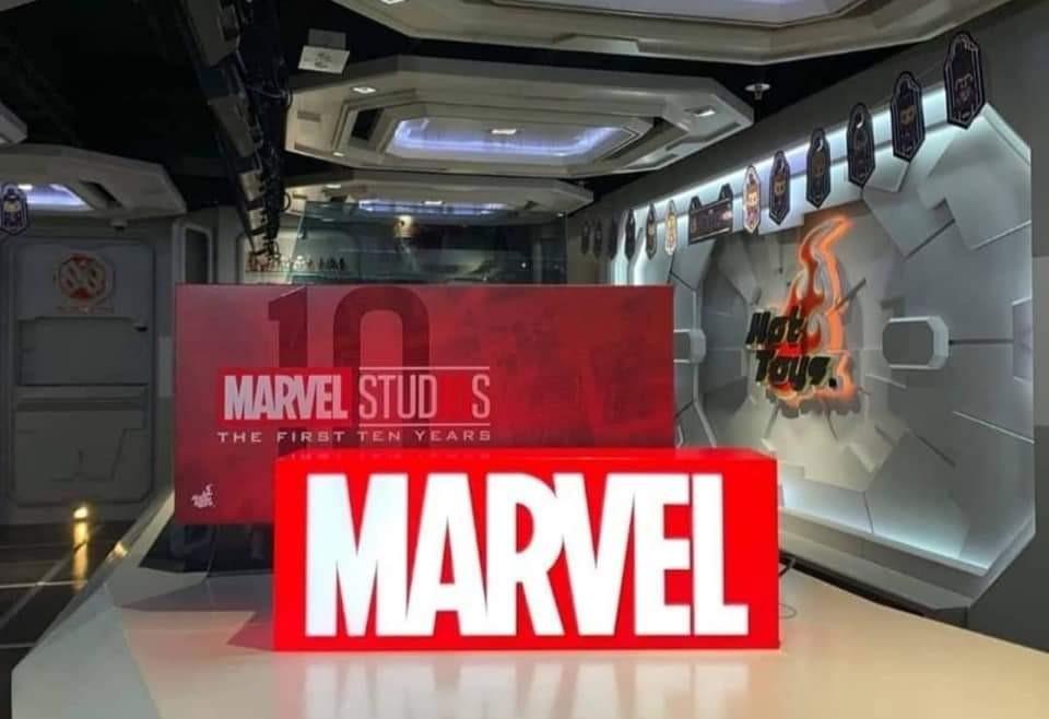 r*️様 MARVEL LIGHT BOX THE FIRST TEN YEAR Hottoys Marvel Studios : The First Ten Years Logo Light-Box
