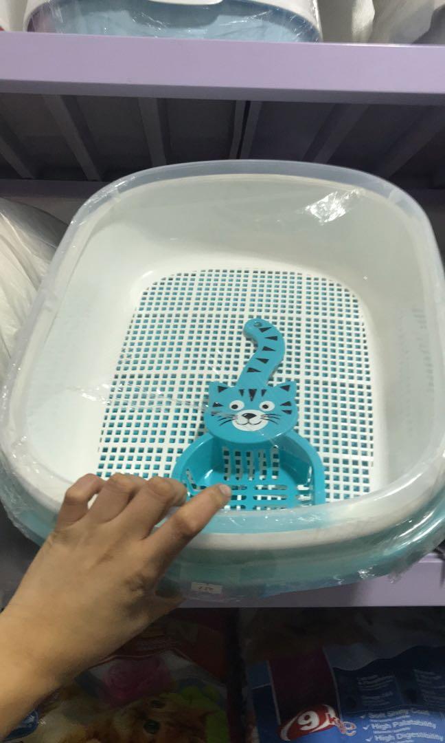 Large Litter box with sifter and free scooper (Category: Homes & Other Pet Accessories) located in Mandaluyong City. Submitted by andrebonn (Listing ID 1097187858, Image 1). Description: Large Litter box with sifter and free scooper P550 only Available color Blue Gray brown Limited supplies available www.Facebook.com/urbanpets52.