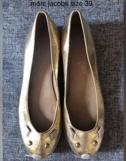 (Category: ) located in . Submitted by Thrifted (Listing ID 1097277504, Image 1). Description: .