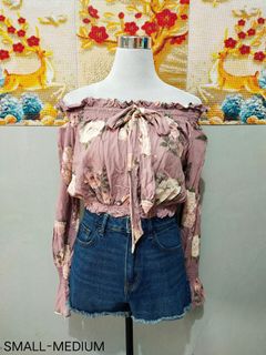 (Category: ) located in . Submitted by elleapparel (Listing ID 1097243703, Image 1). Description: .