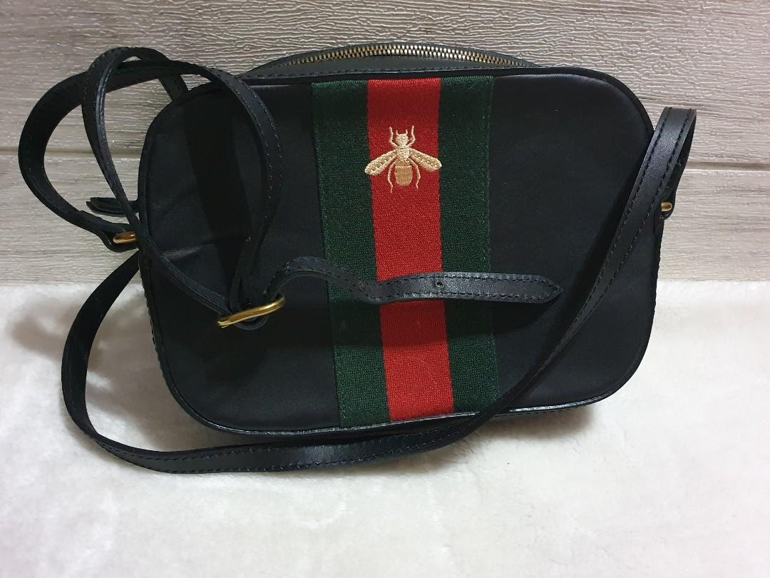 Pre owned gucci bee sling bag