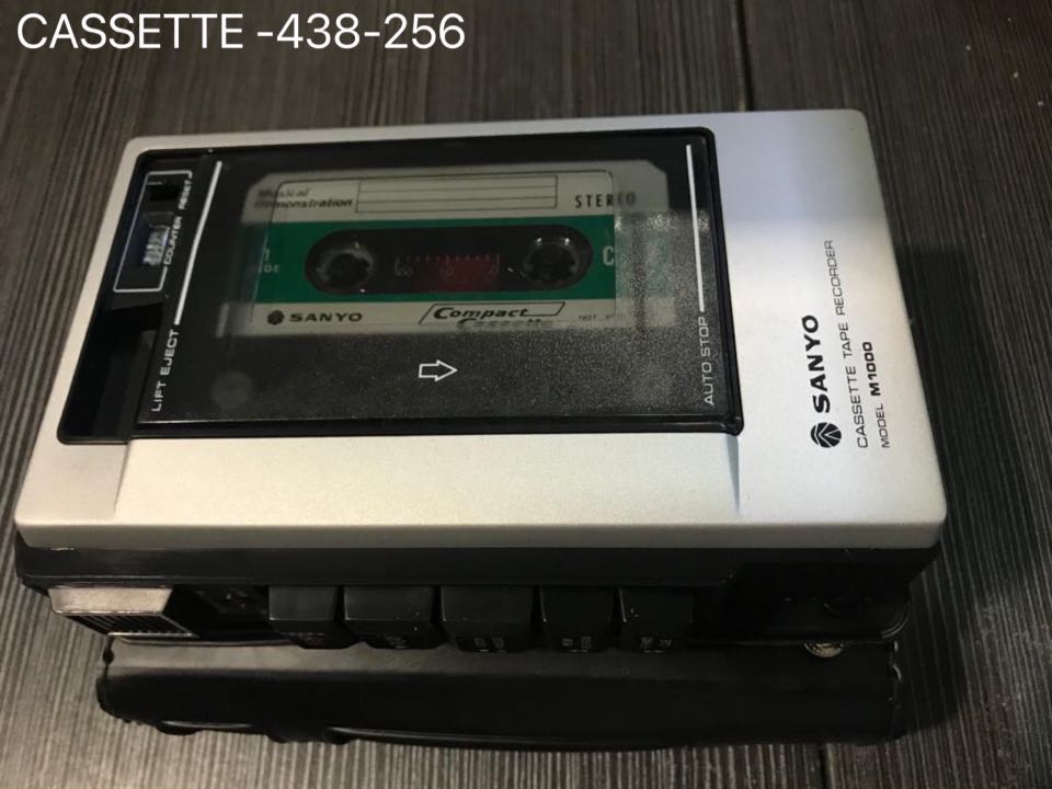 Sanyo mini cassette recorder M1000, Hobbies & Toys, Music & Media