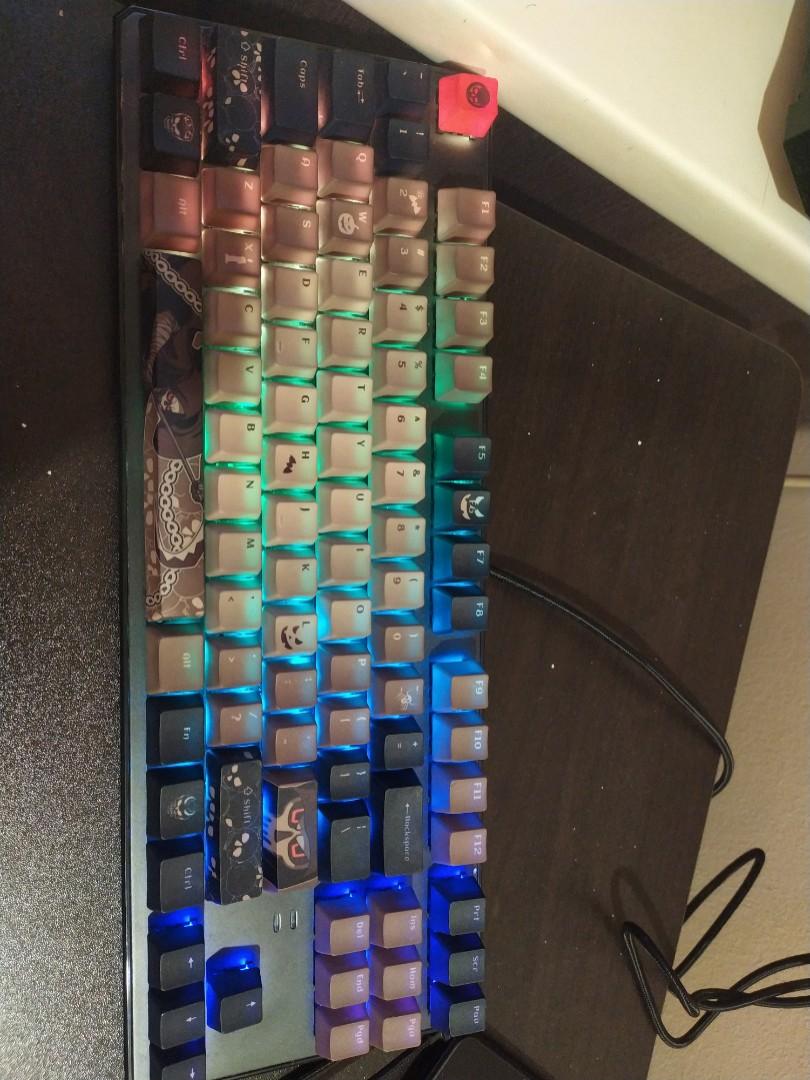Tecware phantom cheap (Category: Computer Keyboard) located in Singapore. Submitted by nuwaynemo (Listing ID 1097348309, Image 1). Description: red switches. comes with custom keycaps. original keycaps not included. cash and carry. 20 for fast deal at my location..