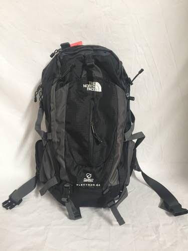 Colector vendedor Seguir The North Face- Flight Series Electron 40, Men's Fashion, Bags, Backpacks  on Carousell