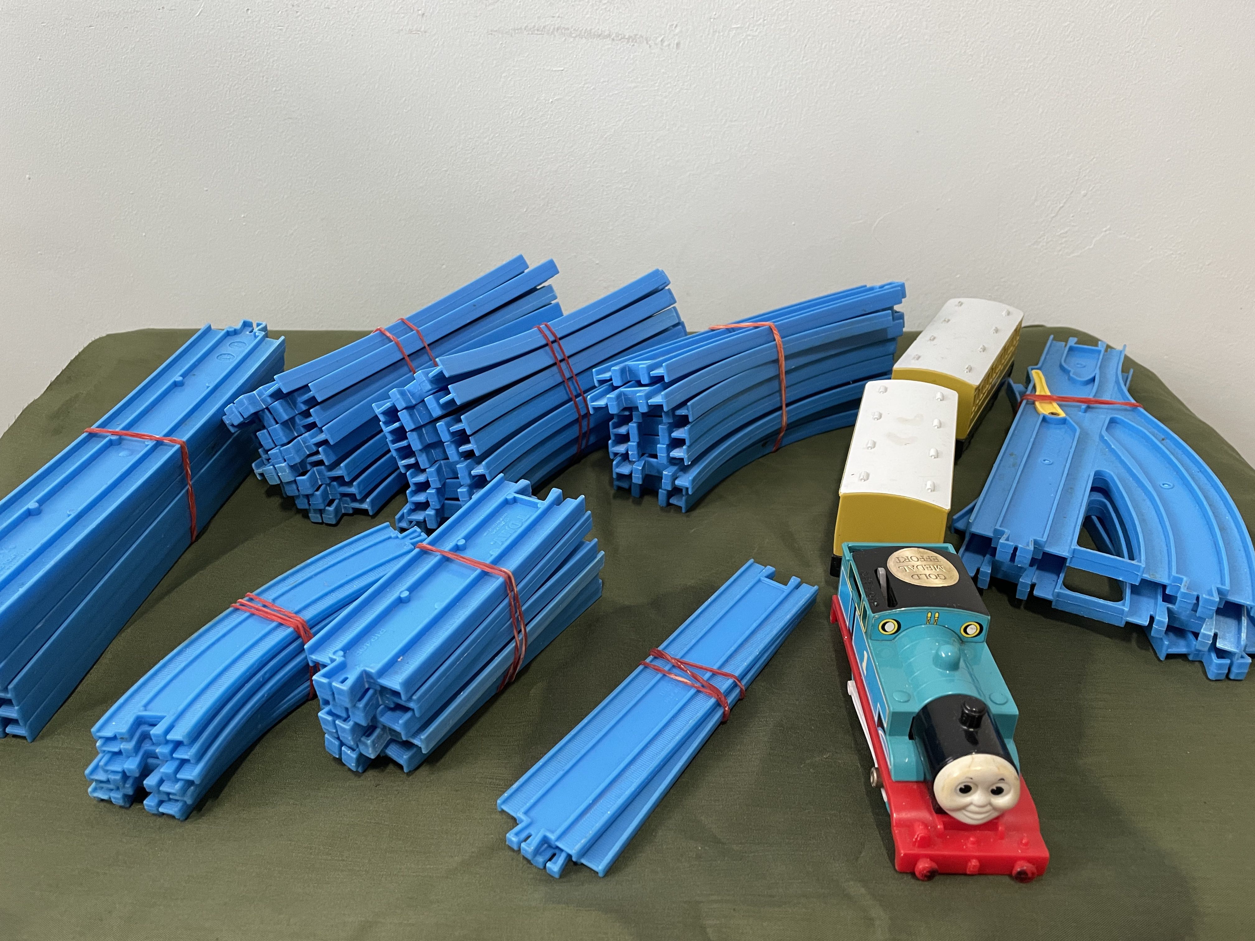 Thomas and Friends train tracks, Hobbies & Toys, Toys & Games on Carousell