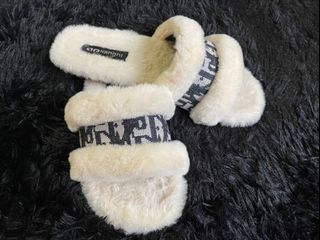 (Category: ) located in . Submitted by luxurious_wardrobe (Listing ID 1097258215, Image 1). Description: .