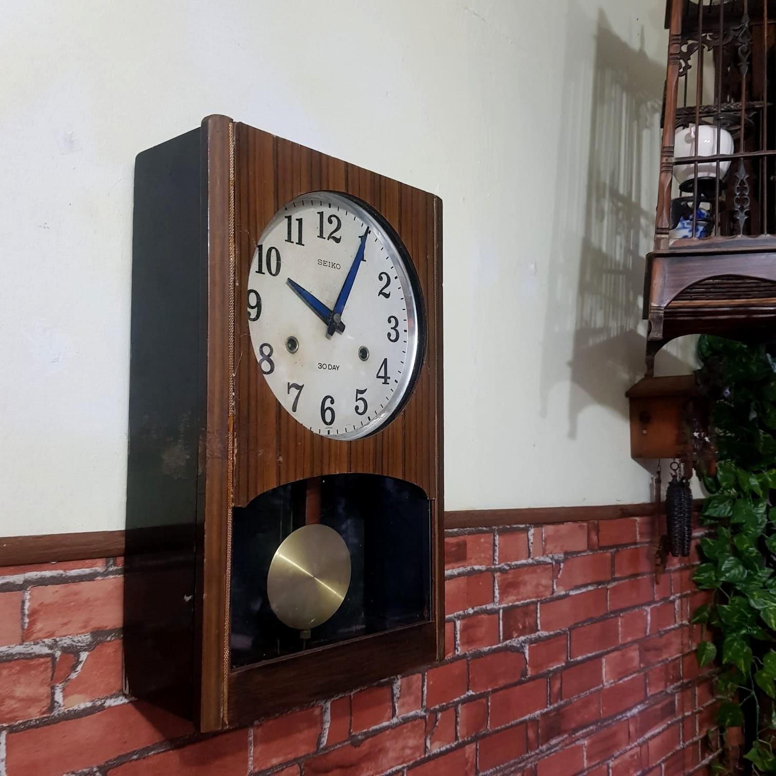 1950s Vintage SEIKO Japan 30-day Grandfather Wall Clock. Original Working  condition, the time mechanism is working well and the chime is not working.  WhatsApp 96337309., Hobbies & Toys, Memorabilia & Collectibles, Vintage