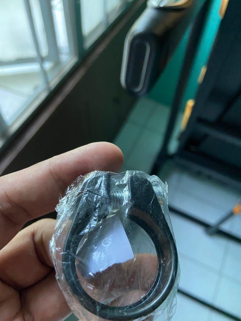 31.8 seat clamp (Category: Bicycles) located in Quezon City. Submitted by dhessia (Listing ID 1097469489, Image 2). Description: Seatclamp for 27.2 mm seat post 31.8mm clamping Wake - carbon seatclamp - 250 pesos Alloy - unbranded seatclamp - 150 pesos Both clamps Fitted only Ordered the wrong size.