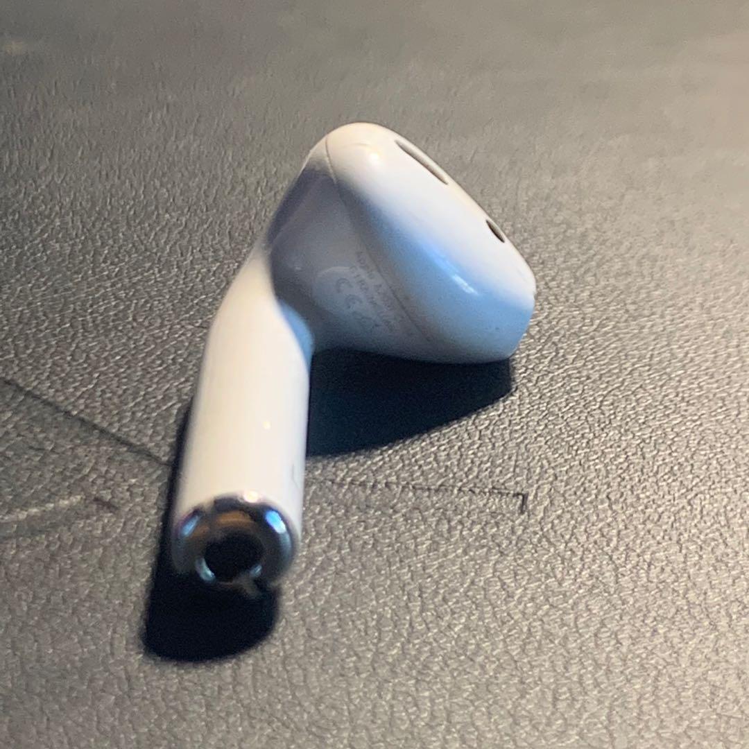 ‼️Airpods Gen 2 LEFT POD ONLY‼️ (Category: Headphones & Headsets) located in Mandaluyong City. Submitted by lady.lannister (Listing ID 1097455126, Image 2). Description: ‼️AirPods Gen 2 LEFT PIECE only ‼️ 3000 ❤️ 💯 Original FIXED PRICE 😘 Model number: A2031 Actual photos posted 👉 Will provide serial number for interested buyers ‼️ Replacement for your broken or lost Gen 2 AirPod ‼️ Disclaimer: ✅ Please make sure your charging case is original 