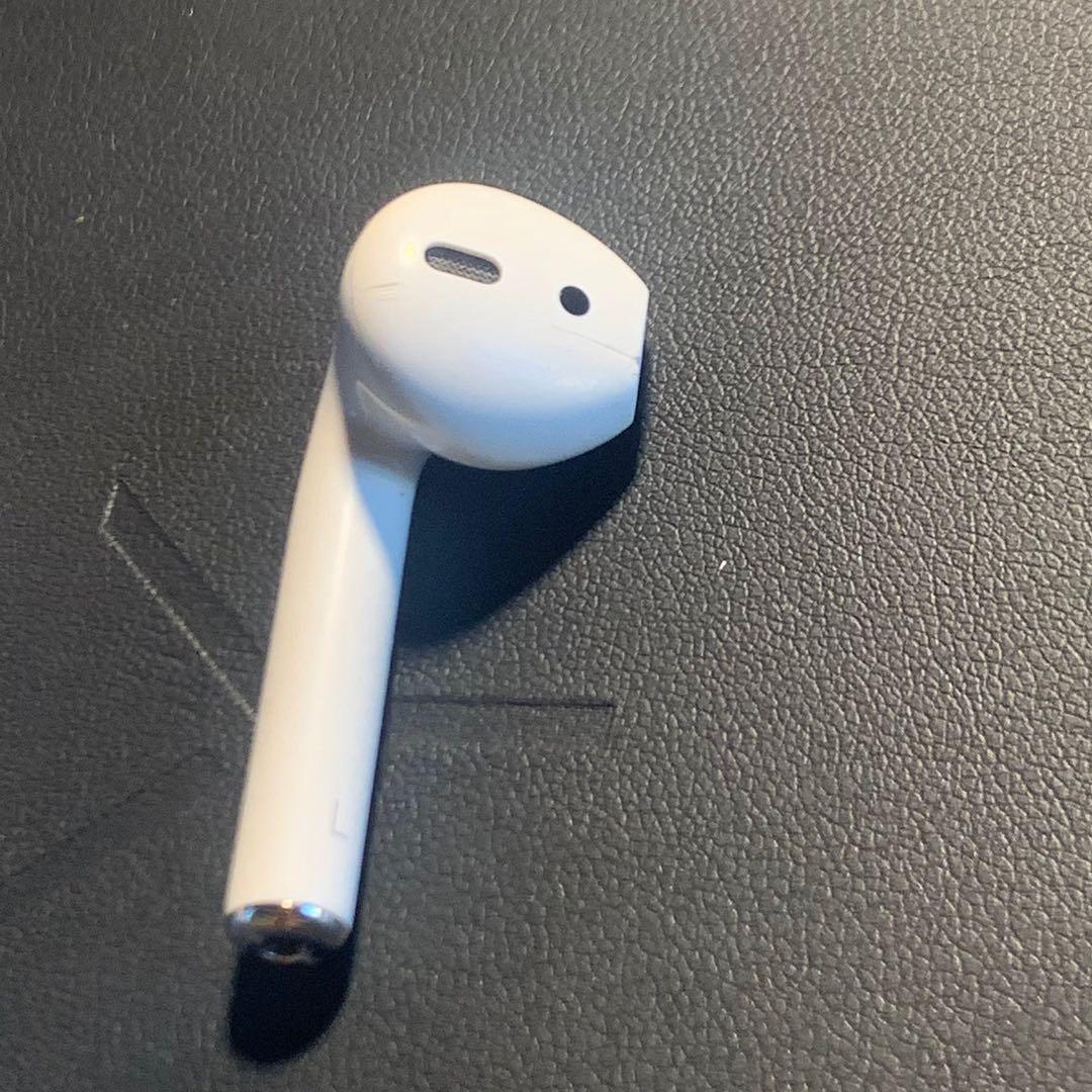 ‼️Airpods Gen 2 LEFT POD ONLY‼️ (Category: Headphones & Headsets) located in Mandaluyong City. Submitted by lady.lannister (Listing ID 1097455126, Image 3). Description: ‼️AirPods Gen 2 LEFT PIECE only ‼️ 3000 ❤️ 💯 Original FIXED PRICE 😘 Model number: A2031 Actual photos posted 👉 Will provide serial number for interested buyers ‼️ Replacement for your broken or lost Gen 2 AirPod ‼️ Disclaimer: ✅ Please make sure your charging case is original 