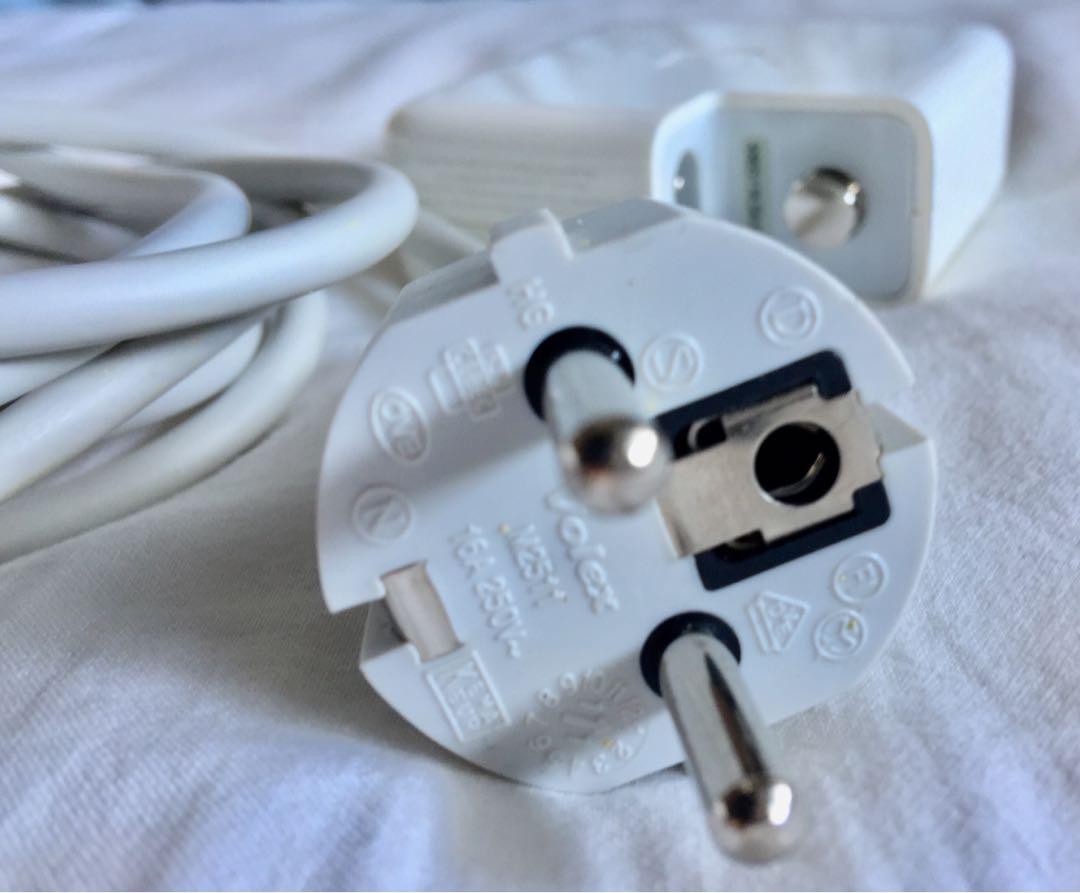 Apple 60W MagSafe Power Adapter Extension Cord (Category: Cables & Adaptors) located in Pasay City. Submitted by Declutter_Cha (Listing ID 1097444397, Image 3). Description: - Used this with an L-tip style power adapter (last photo) used for MacBook and 13-inch MacBook Pro laptops with MagSafe port - RFS: No longer using this. My first MagSafe power adapter broke (2nd to the last photo). Have since bought a new one. .