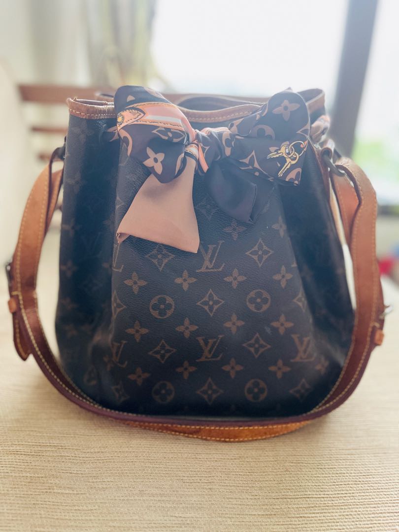 Louis Vuitton LV Monogram Petit Noe Bucket Bag, Luxury, Bags & Wallets on  Carousell