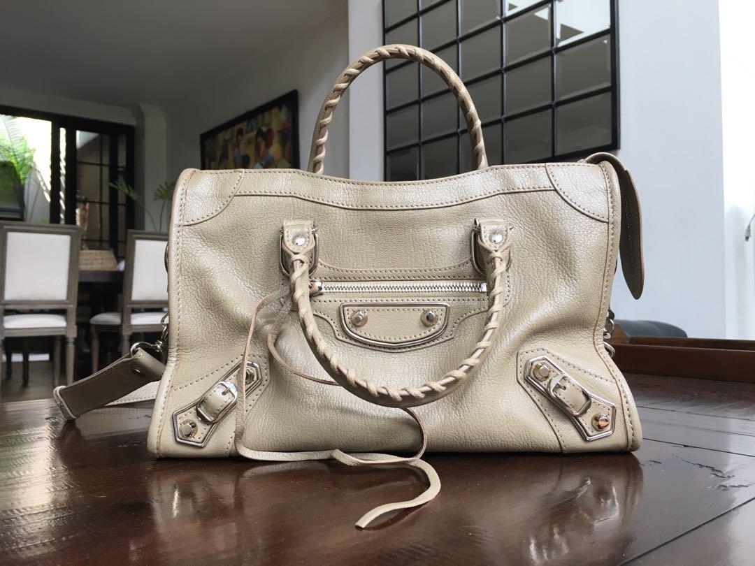 Balenciaga City (Category: Luxury Bags & Wallets) located in Quezon City. Submitted by olaola (Listing ID 1097382921, Image 2). Description: Authentic size small Inclusions: strap, card, dust bag, paper bag In good condition With very minor flaw as seen in pic 60k last price .