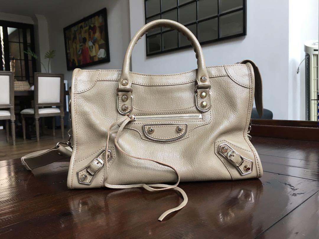 Balenciaga City (Category: Luxury Bags & Wallets) located in Quezon City. Submitted by olaola (Listing ID 1097382921, Image 1). Description: Authentic size small Inclusions: strap, card, dust bag, paper bag In good condition With very minor flaw as seen in pic 60k last price .