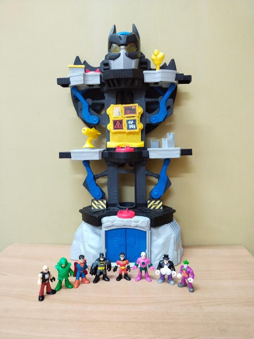 Imaginext dc super friends sales transforming batcave playset