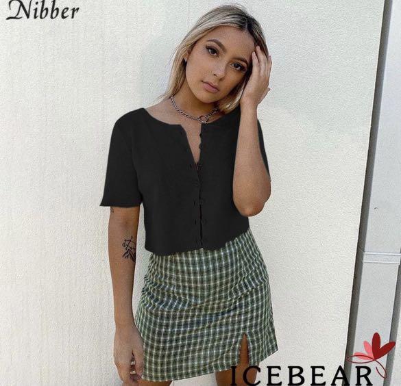 button up! (Category: Shirts) located in Singapore. Submitted by yozbye (Listing ID 1097523523, Image 2). Description: super cute black cropped button up! in black size M .